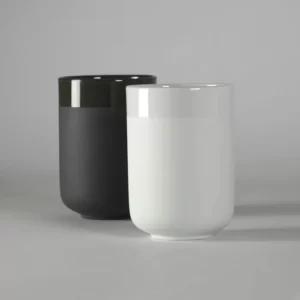 Minimalistyczny kubek porcelanowy H2O / biała i grafitowa porcelana