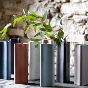 Minimalistyczny wazonik MC / barwiona porcelana w 7-u kolorach